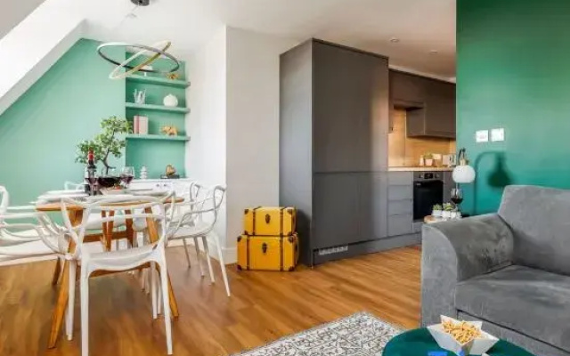 Wholesome Family 3-Bed, 2-Bath Apt; Free Gym & PKG