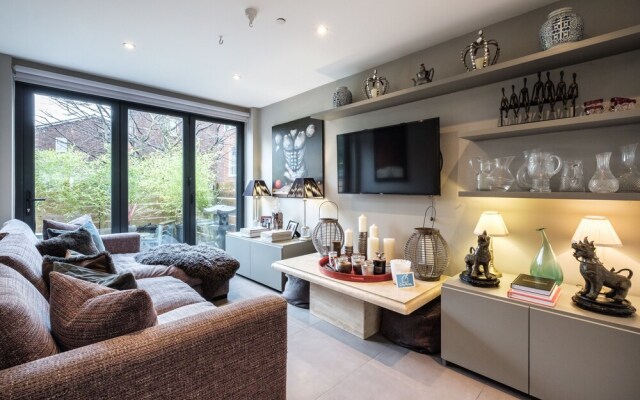 Contemporary Burntwood Grange Demeure - TFR