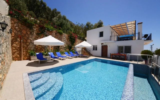 Villa Baris by Akdenizvillam