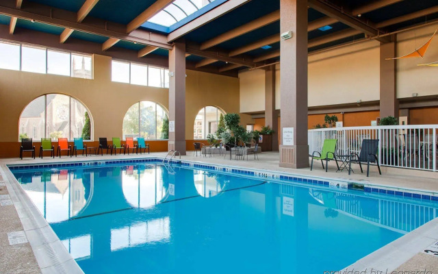 Holiday Inn Niagara Falls State Park Entry by IHG