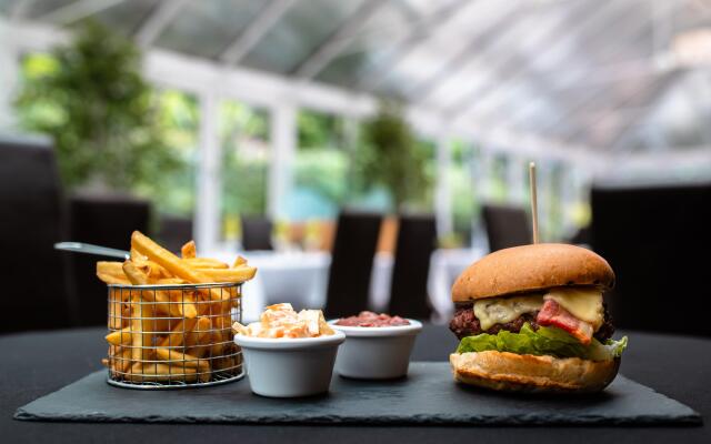 Holiday Inn A55 Chester West by IHG