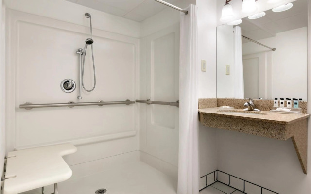 Country Inn & Suites by Radisson, Traverse City, MI