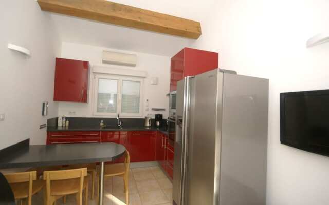 Soothing Holiday Home in Sainte-maxime With Swimming Pool