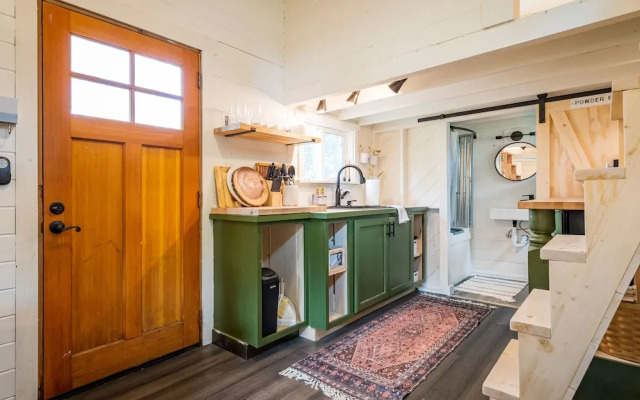 Oddfellow Inn & Farm