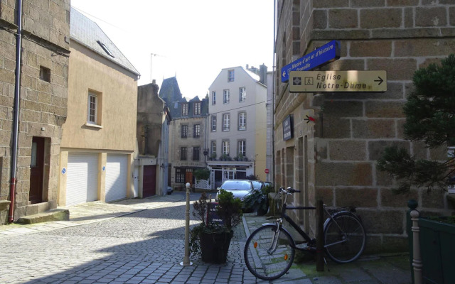 Semi-detached House, Jullouville