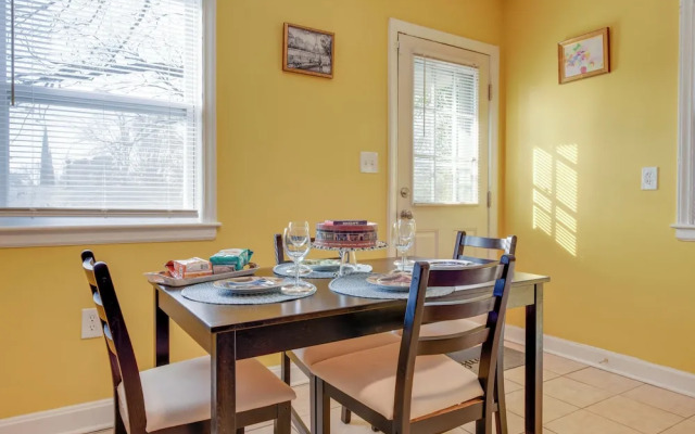 Renovated Charlotte Bungalow - 3 Mi to Downtown!