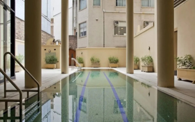 Surry Hills 1 Bedroom Apartment. in Convenient Location