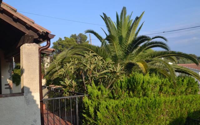 Cozy Holiday Home in L'Estartit with Swimming Pool