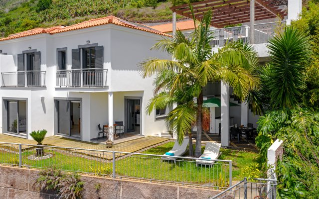 Great 3 bedroom villa with garden in Calheta, stunning views | Casa Amaro Sol