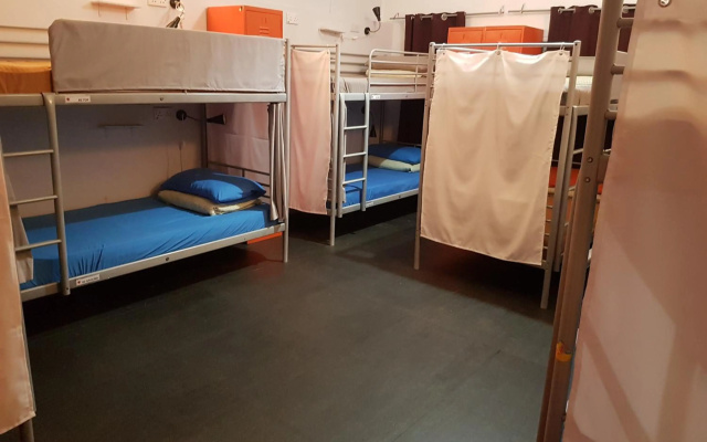 Royal Lodge @ Pagoda Street – Guest Rooms – Singapore