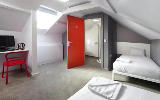 Sleeperdorm - Hostel