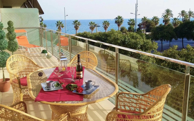 ALEXANDRA´s BEACH-PORT