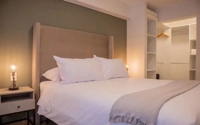w Magnificent 2BR w/ Balcony in Miraflores