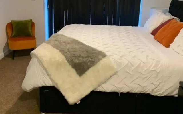 Posh 1 Bed Flat-direct Links to Central London