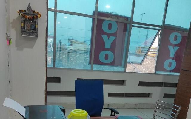 OYO 86772 V s