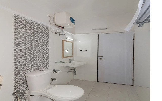 OYO 8818 Coral Residency Newtown