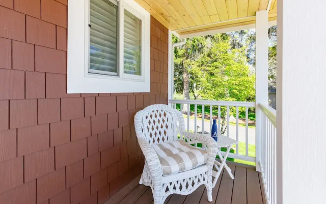 Mutiny Bay Ocean Breeze Retreat by Avantstay