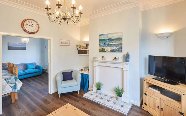 Host Stay Holyrood Lodge