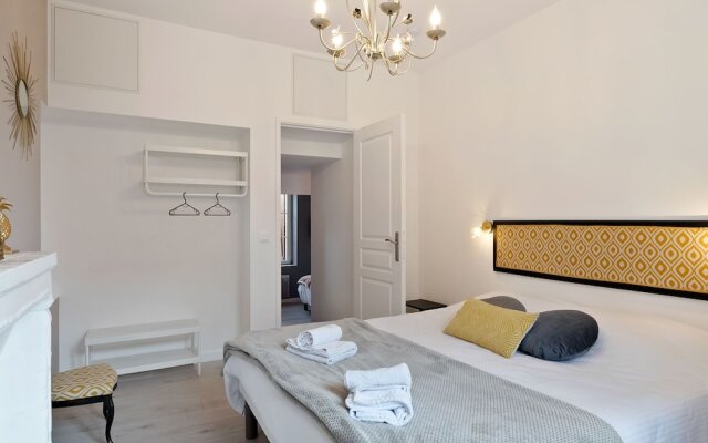 Fascinating Apartment in Bayeux With Communal Terrace/living Room and Kitchen