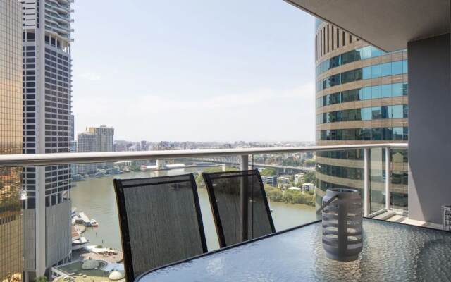 Amazing Brisbane CBD 2 Bedroom Apartment With River Views