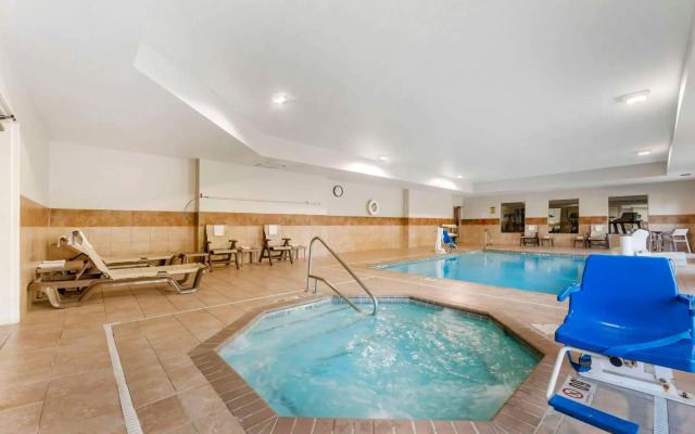 Comfort Inn & Suites Porter near Indiana Dunes