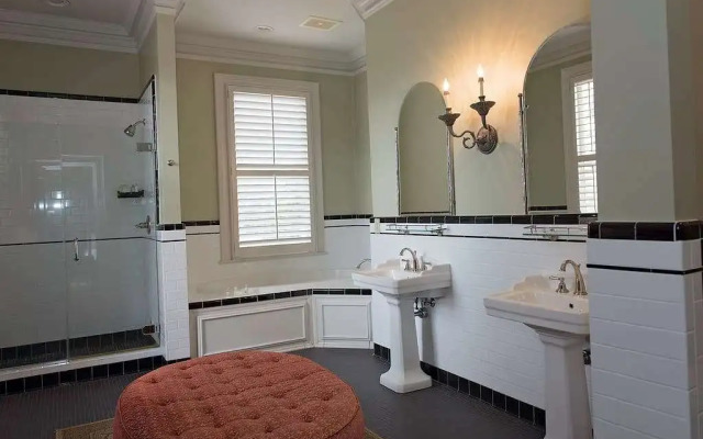 JH Adams Inn, Trademark Collection by Wyndham