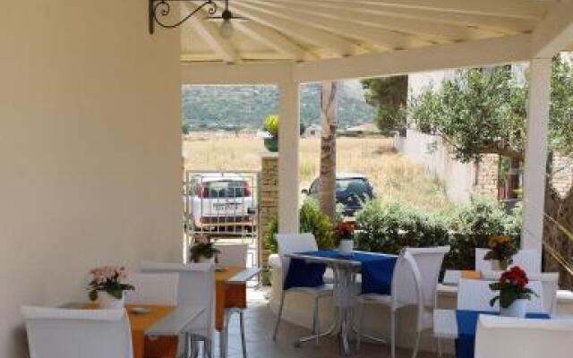 Athena Bed  Breakfast