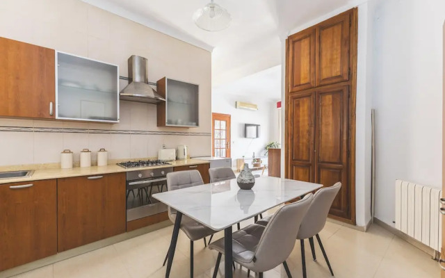Charmant Appartement au Cœur d'Hydra