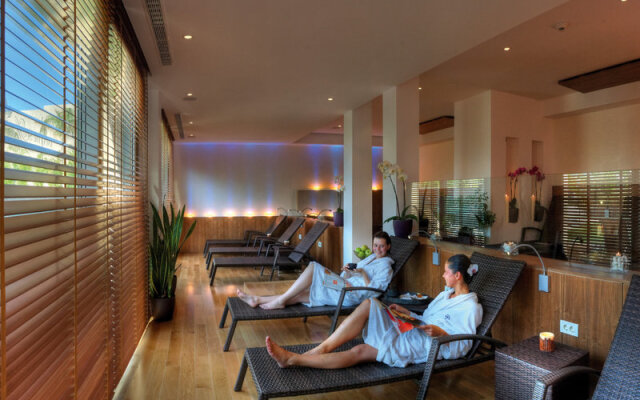 Rhodes Bay Hotel & Elite Suites