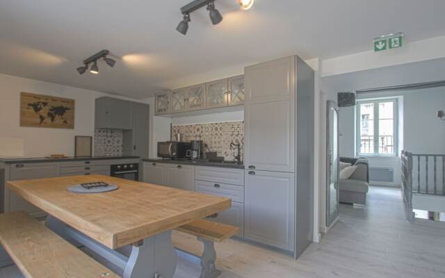 Comfy Apartment in Bayeux. Communal Terrace/livingroom and Kitchen