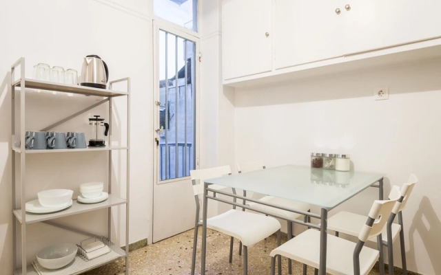 Homey apartment for 4 people in Koukaki