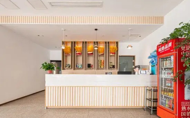 Huayu Light Luxury Hotel