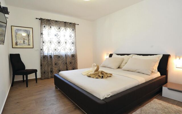 Beautiful Home in Sibenik With Wifi and 3 Bedrooms