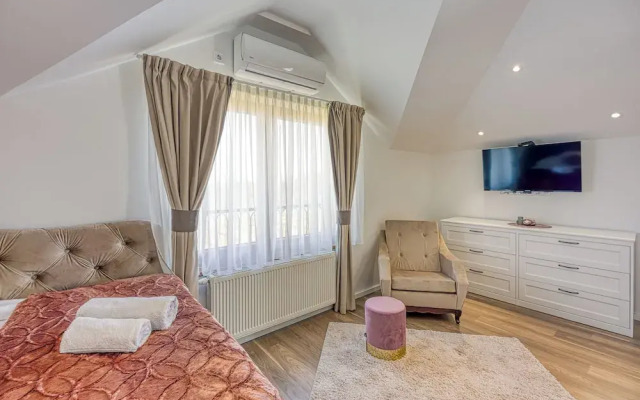 Hedonistic Vineyard Estate With Hot Tub