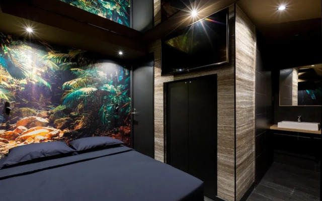 Love Hotel a Paris - Adults Only