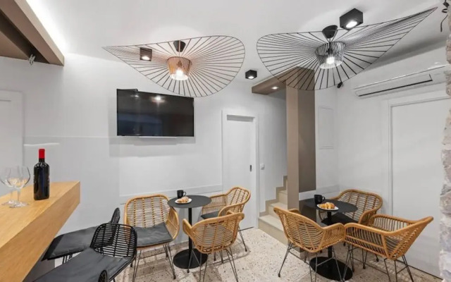 2 Flat Apartment With Terrace And Outdoor Shower