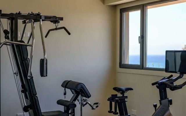 Mercure Larnaca Finikoudes Beach