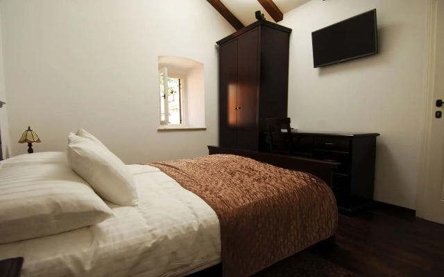 SUNce Palace Apartments with free offsite parking