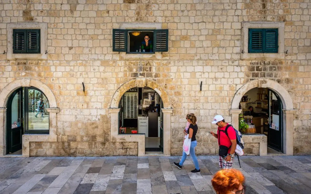 Stradun View En Suite Rooms & Studio
