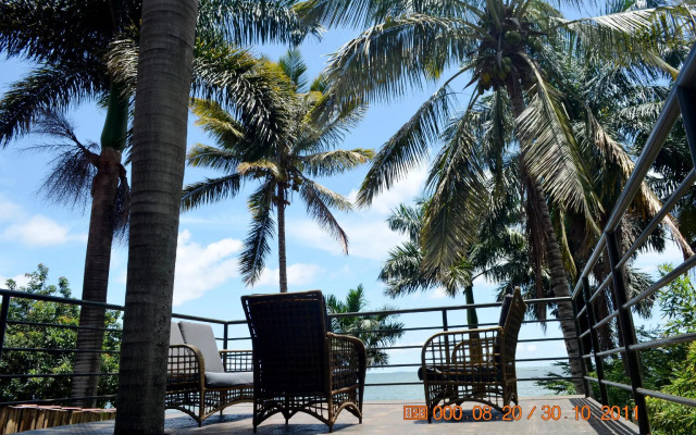 Saffron Beach Bistro & Cottages