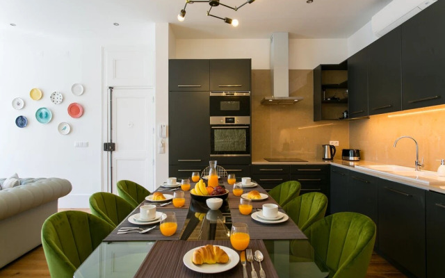 JOIVY Gorgeous 3BR home w/balcony nearby Time Out Market