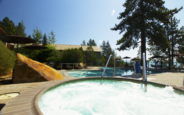 Red Wolf Lakeside Lodge