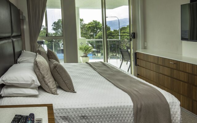 Waters Edge Apartment