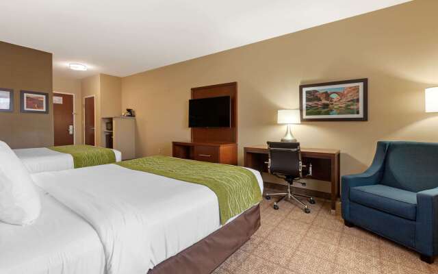 Comfort Inn & Suites Page at Lake Powell