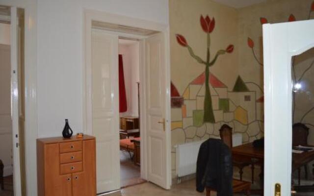 Flower Apartment