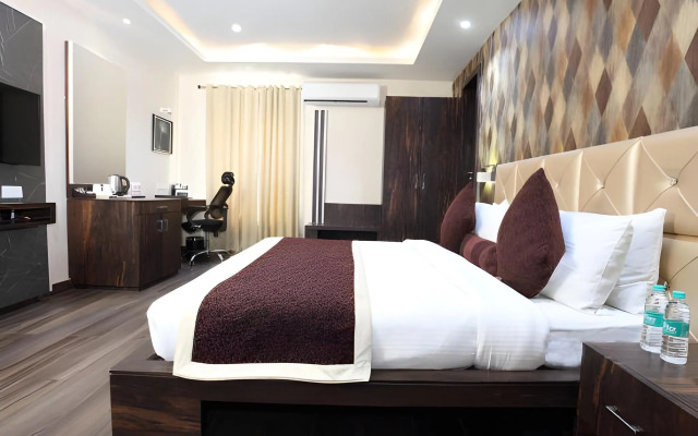 Pinnacle by Click Hotels, Lucknow