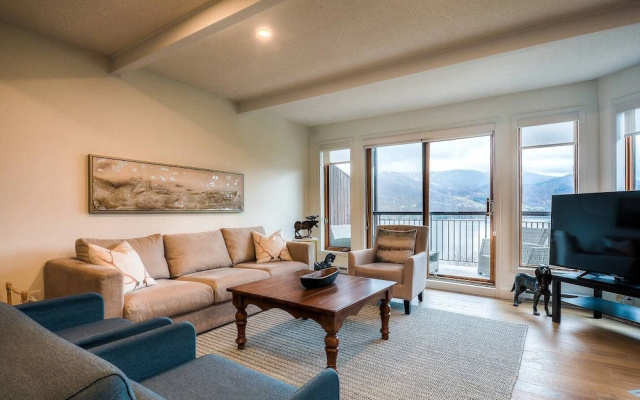 Huge 3 Bedroom Condo With a View