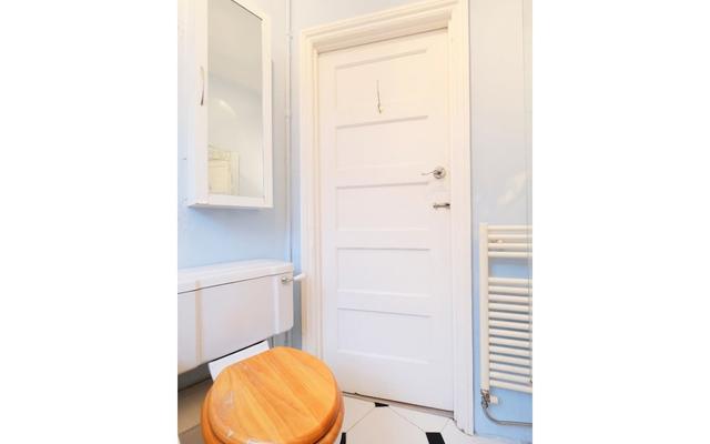 Sunny, Bohemian-style Flat For 4 in Queens Park