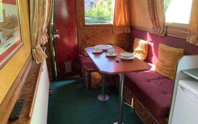 Stone - Boat - Sleeps 4 - Pet Friendly-85ws