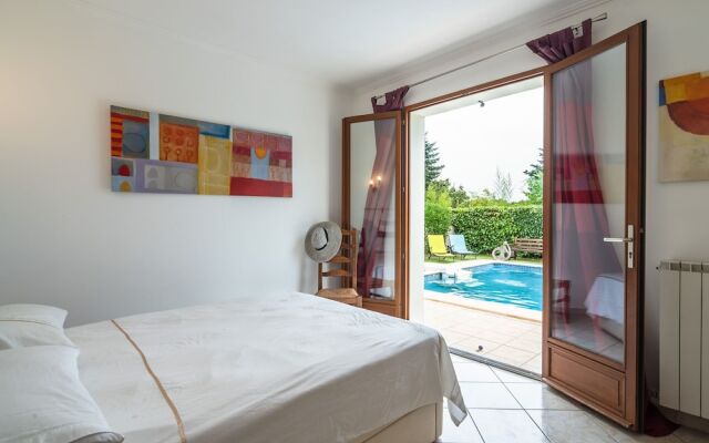 Superb Villa In Olonzac With Swimming Pool Close To Lake